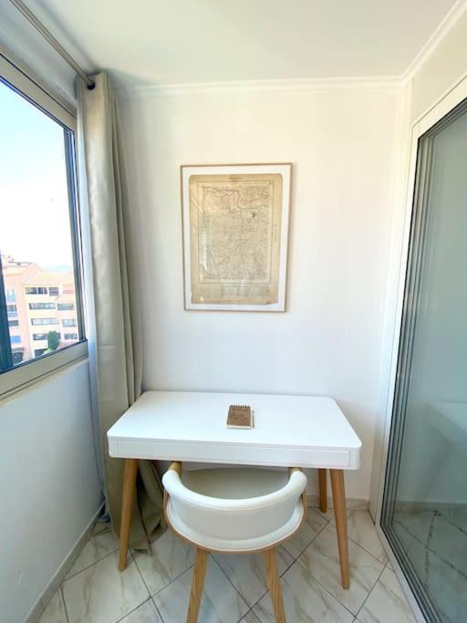 Spacieux 65m2, Avec Piscine Et Parking Frejus