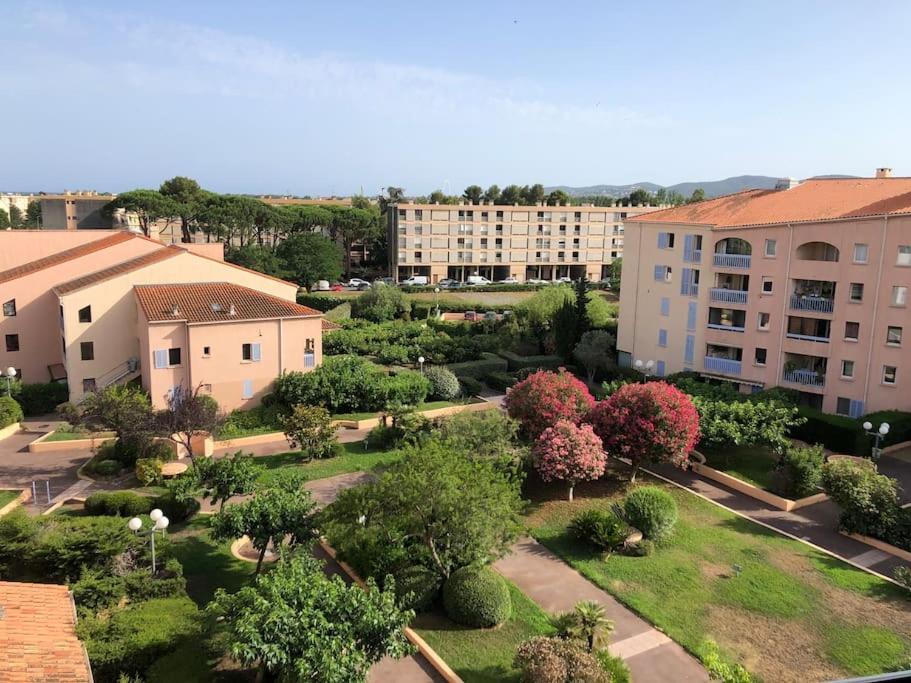 Spacieux 65m2, Avec Piscine Et Parking Frejus